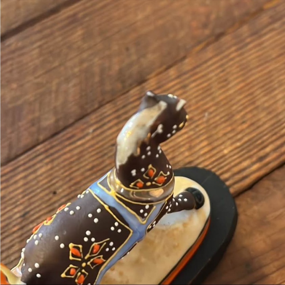 Vintage Horse and Carriage Lamp with Shade - Picture 3 of 7